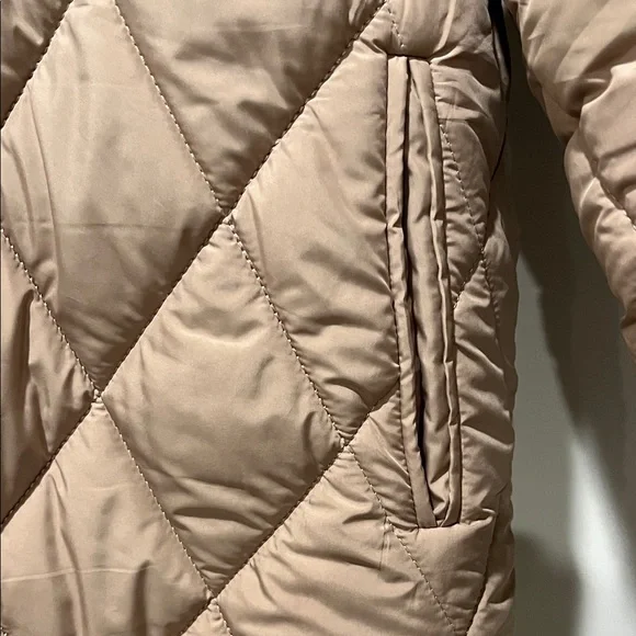 Women's Quilted Tan Jacket - Picture 4 of 4